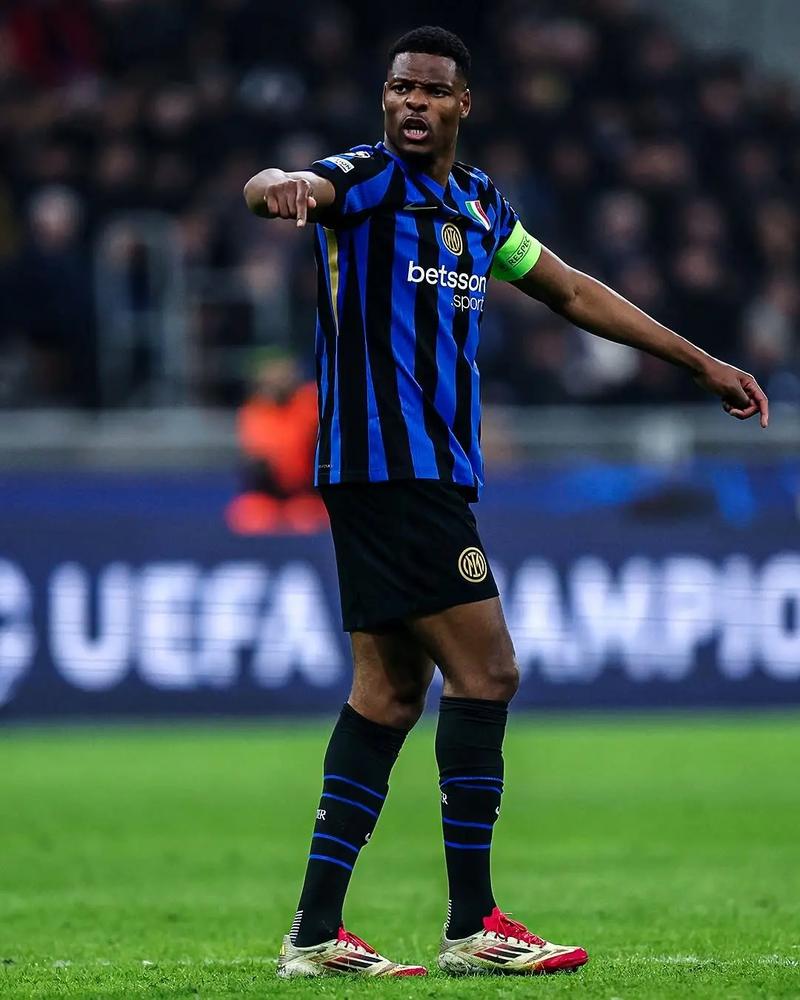 塞内加尔主帅：帕普-萨尔被撞了一下不太舒服，但不是大问题