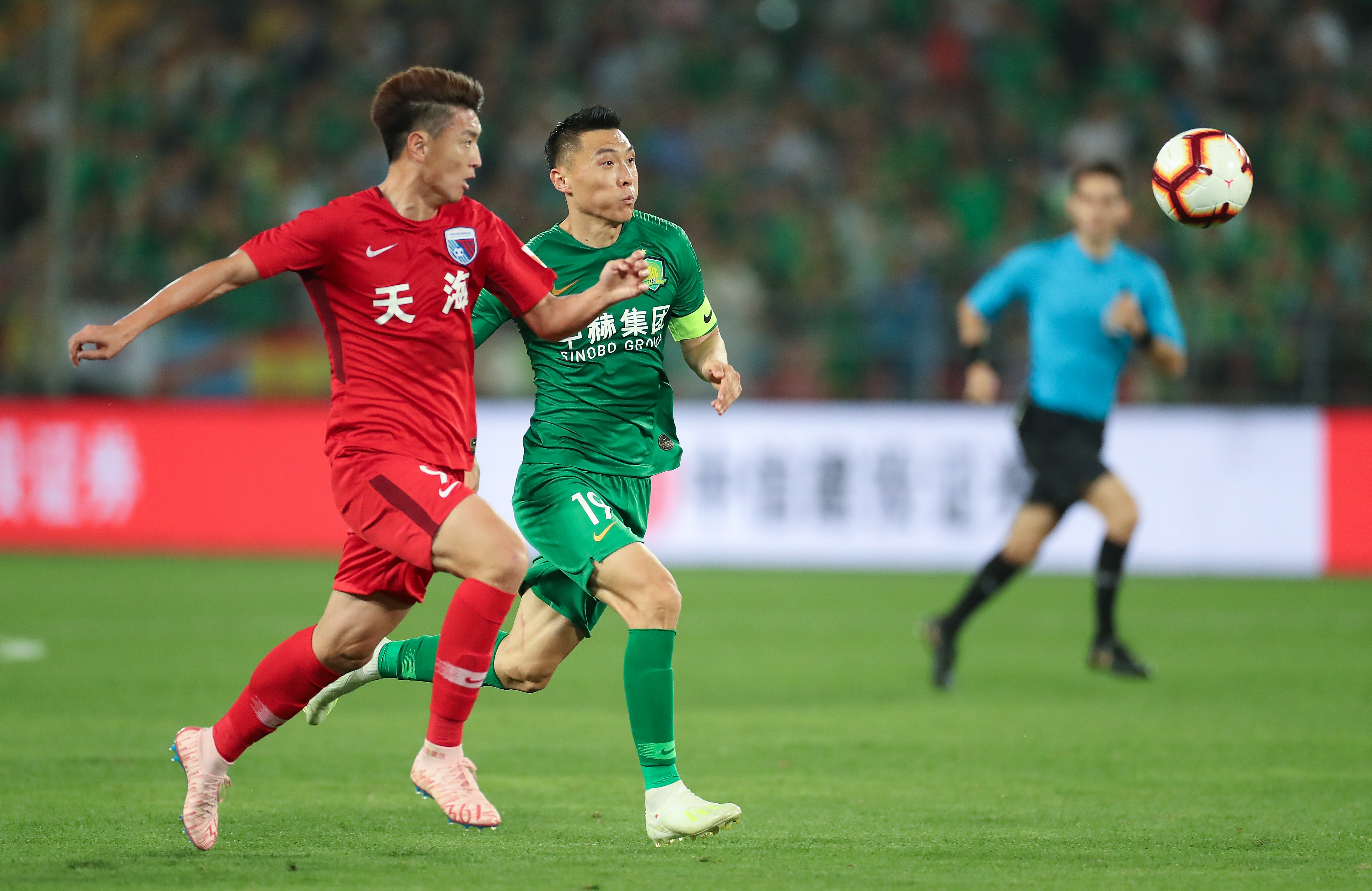 湖人詹姆斯关键三分锁定胜利（詹姆斯关键三分助湖人取胜）