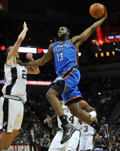 半场战报：米兰0-0拉齐奥，迈尼昂献神扑，红黑军团0射正（半场速递：米兰0-0拉齐奥，迈尼昂神扑救险，红黑军团上半场0射正）