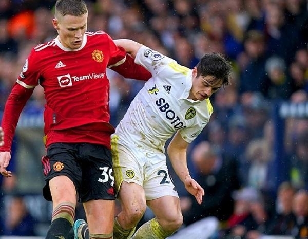 记者：米兰将与莱万经纪人会面讨论转会，伊布支持这一交易