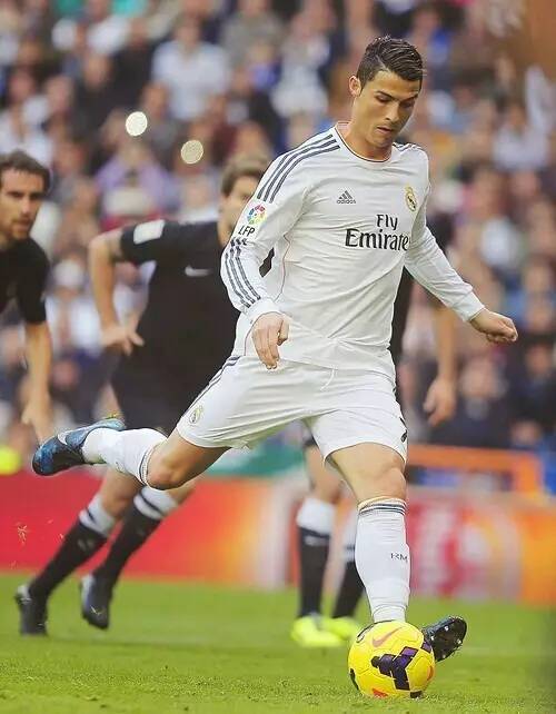 引多队争抢! 阿斯：塞尔塔相信阿连德能卖450万 与迈阿密仍存分歧（多队竞逐！AS称塞尔塔看好阿连德卖出450万，与迈阿密仍未达一致）